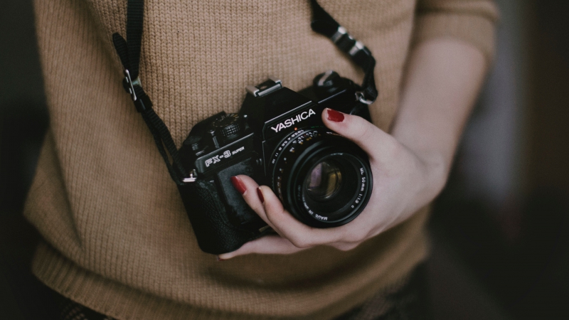 photographe-ST MANDRIER SUR MER-min_woman-camera-photography-photographer-slr-dslr-319-pxhere.com